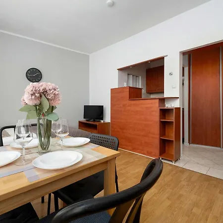 Functional In Downtown By Renters Apartman Wrocław